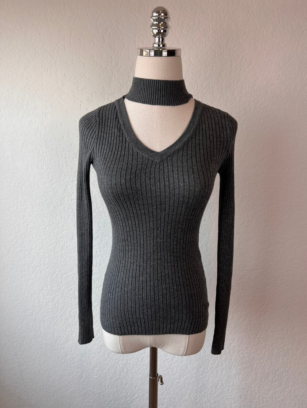 Vintage Y2K Gray Ribbed Fitted V Neck Cut Out Turtleneck Sweater size Small